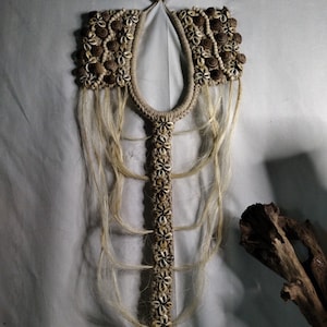 Raffia Tribal Halskette: Lange Papua Muschel Kette, Schmuck, Schmuck