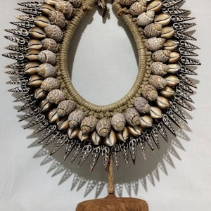 Tribal Papua Halskette: Muschelschmuck, Handmade Home Decor