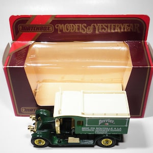 Matchbox Models of Yesteryear, Y-25 1910 Renault Type AG &quot;Perrier&quot;, Green, Lesney, Vintage, Made in England