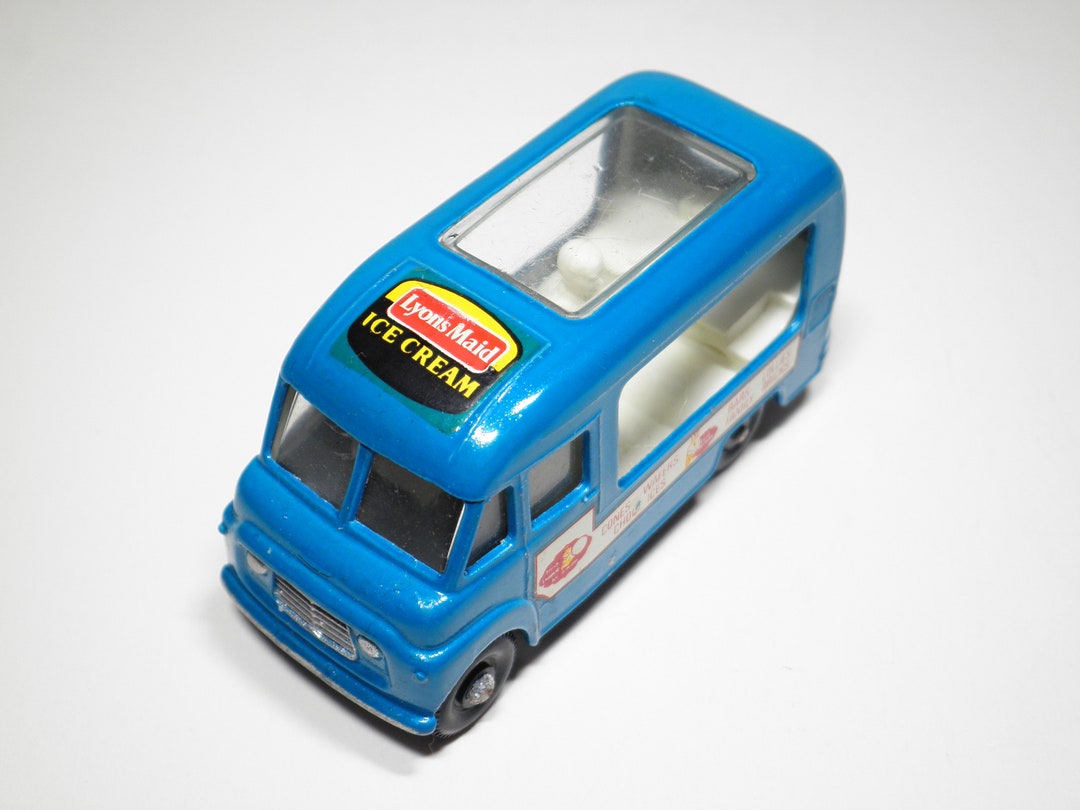 Matchbox series No. 47 Commer Ice Cream Canteen, No Box, Vintage, Made
