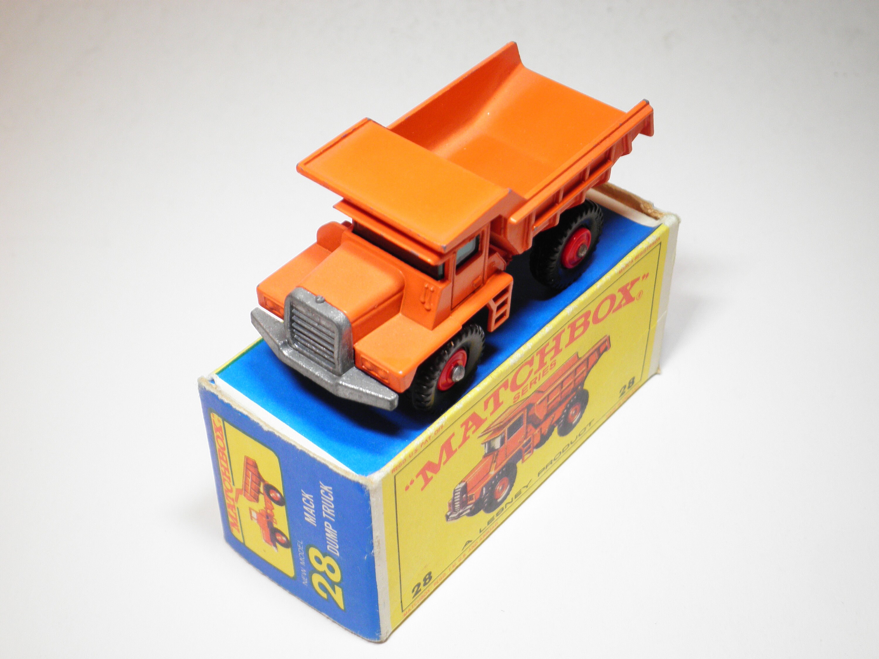 Matchbox Series No. 28 Mack Dump Truck Like New in Original E style Box Vintage Made in England Lesney Products