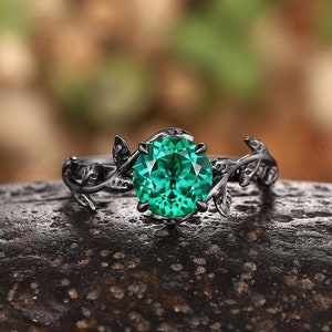 Round Shaped Emerald Engagement Ring Black Gold Solitaire Emerald Nature Leaf Anniversary Ring Antique Black Wedding Promise Ring for Women