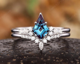 Vintage Kite Cut Alexandrite Engagement Ring Set, 14K White Gold Moissanite Cluster Promise Ring, Color Changing Alexamdrite Wedding Ring