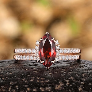 Marquise Cut Garnet Engagement Ring Set 14k Gold Moissanite Cluster Wedding Rings For Women Vintage Straight Wedding Ring Red Promise Rings
