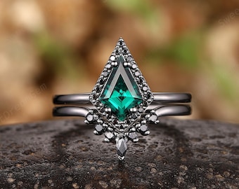 Antique Kite Cut Emerald Engagement Ring Set, Unique Black Moissanite Halo Wedding Ring Set, Black Gold Gothic Promise Rings for Women Gifts