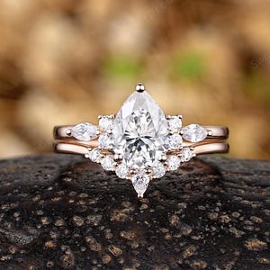 Pear Cut Moissanite Engagement Ring Set Vintage Moissanite Cluster Wedding Ring Solid Gold Diamond Anniversary Promise Rings For Women Gifts
