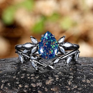 Vintage Birne Schwarz Feuer Schwarz Opal Verlobungsring Set, Gothic Schwarz Moissanite Ehering, Schwarz Gold Blatt Natur inspiriert Versprechen Ring