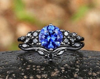 Vintage Round Cornflower Blue Sapphire Engagement Ring Set Cluster Moissanite Wedding Ring BlackGold Wedding Band Blue Sapphire Promise Ring