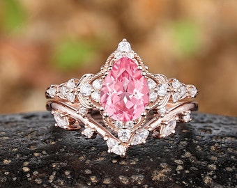 Pear Shaped Pink Sapphire Engagement Ring Set Vintage Gold Moissanite Cluster Promise Rings Milgrain Peach Sapphire Wedding Rings For Women