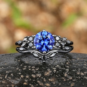 Vintage Round Cornflower Blue Sapphire Engagement Ring Set Cluster Moissanite Wedding Ring BlackGold Wedding Band Blue Sapphire Promise Ring