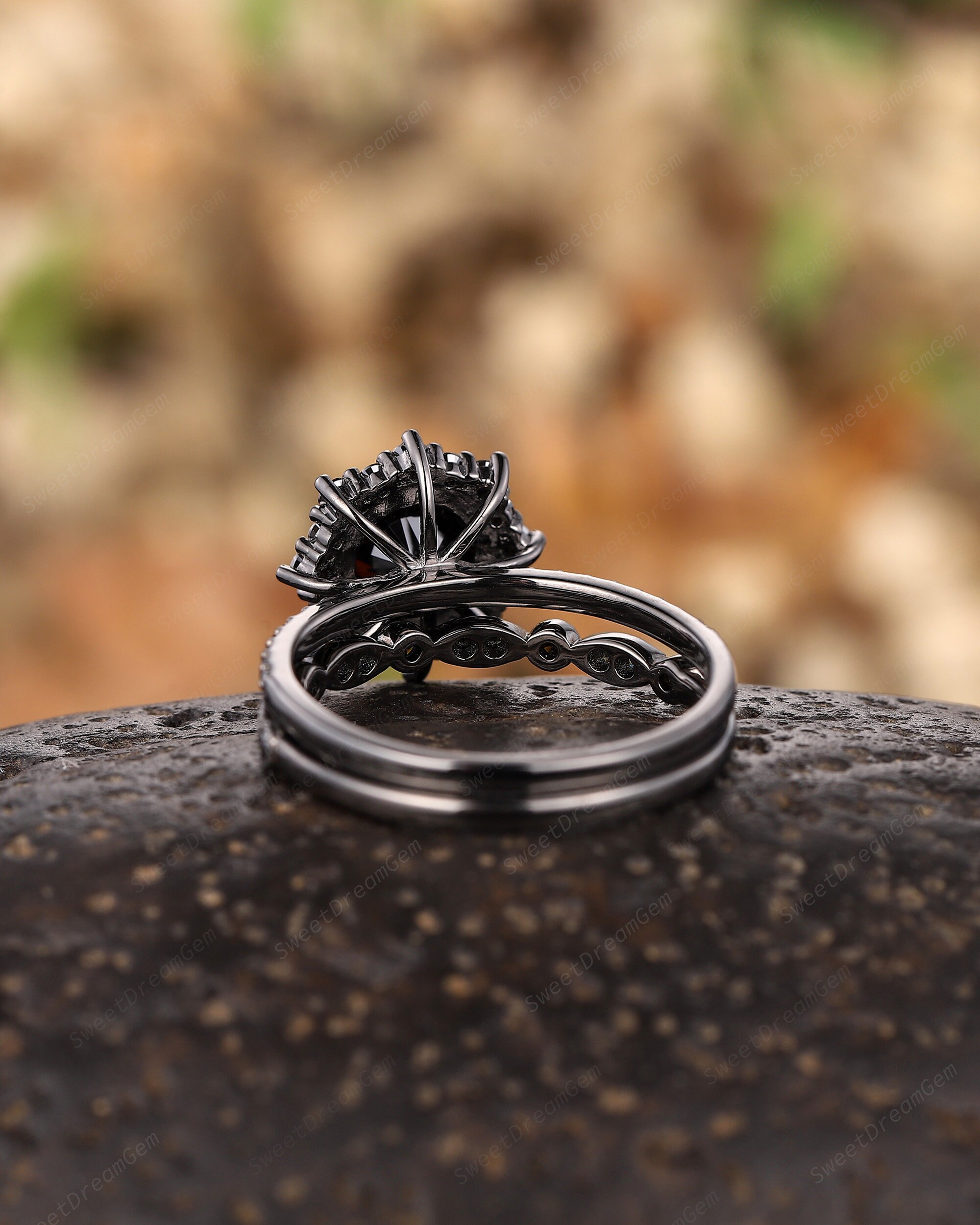 【再入荷】 Vintage Round Cut Black Moissanite Engagement Ring Set アクセサリー