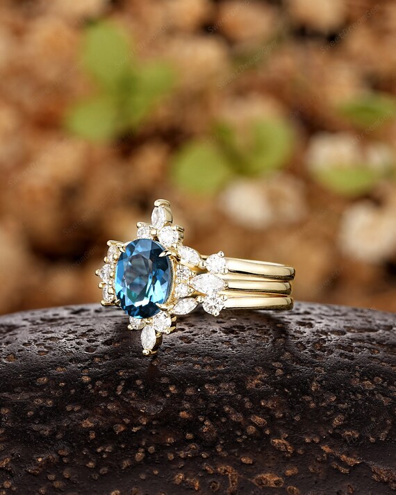 Anillo de compromiso vintage con topacio azul Londres ovalado y - Main Image