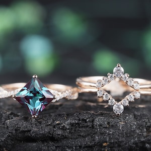 3PCS Vintage Princess Cut Alexandrite Bridal Set, June Birthstone Engagement Ring Set, Alexandrite Wedding Set, 14K Rose Gold Promise Ring