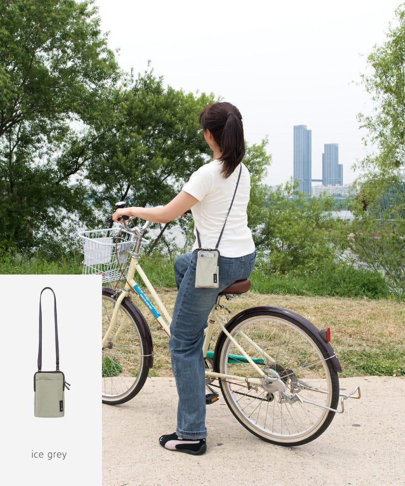 Crossbody Mobile Bag | Lightweight Water-Resistant Passport Smartphone Pouch - Korea Made Ice Gray
