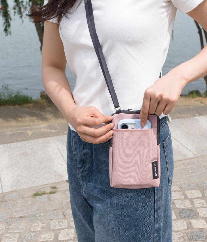 Crossbody Mobile Bag | Lightweight Water-Resistant Passport Smartphone Pouch - Korea Made Bild 11