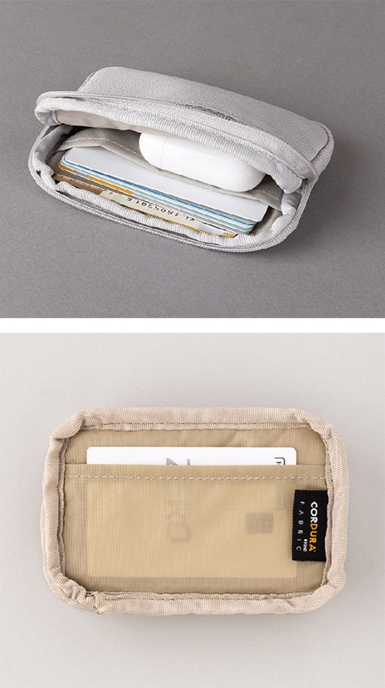 Op de afbeelding: Een beige Cordura Fabric-tas met een ritssluiting. De tas heeft een mesh-vak aan de binnenkant en een label met de tekst "CORDURA Fabric".
