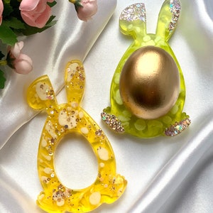 Osterdeko Osterhase Funktionale Kunst Hase Handmade Unikat Tischdekoration Geschenk Eierhalter Eierbecher