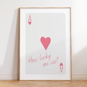 Qué suerte tenemos, impresión rosa, arte de pared de moda, juego de cartas de as, póster preppy, decoración de dormitorio de niñas, póster de "Tienes suerte", arte estético para apartamentos
