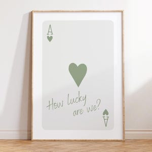 Qué suerte tenemos, impresión verde, arte de pared de moda, juego de cartas de as, póster preppy, decoración de dormitorio de niñas, póster de "Tienes suerte", arte estético para apartamentos
