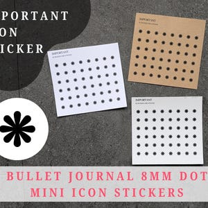 Op de afbeelding: Vellen met mini-icoonstickers voor bullet journals. De stickers zijn zwart en hebben de vorm van kleine sterretjes. De tekst "IMPORTANT ICON STICKER" staat bovenaan en "BULLET JOURNAL 8MM DOT MINI ICON STICKERS" onderaan.