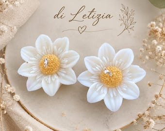 Ramo de flores y velas para bautizo, cumpleaños, boda.