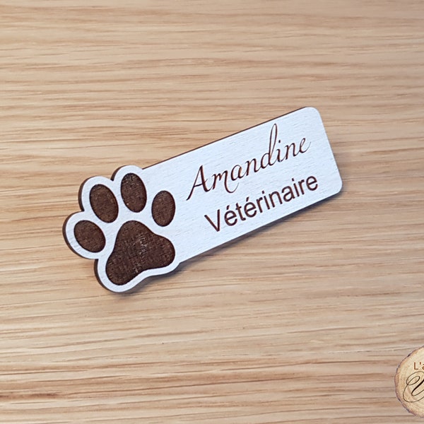 Badge en bois personnalisé patte chat chien, vétérinaire, soigneur, toiletteur, dresseur, zoologiste