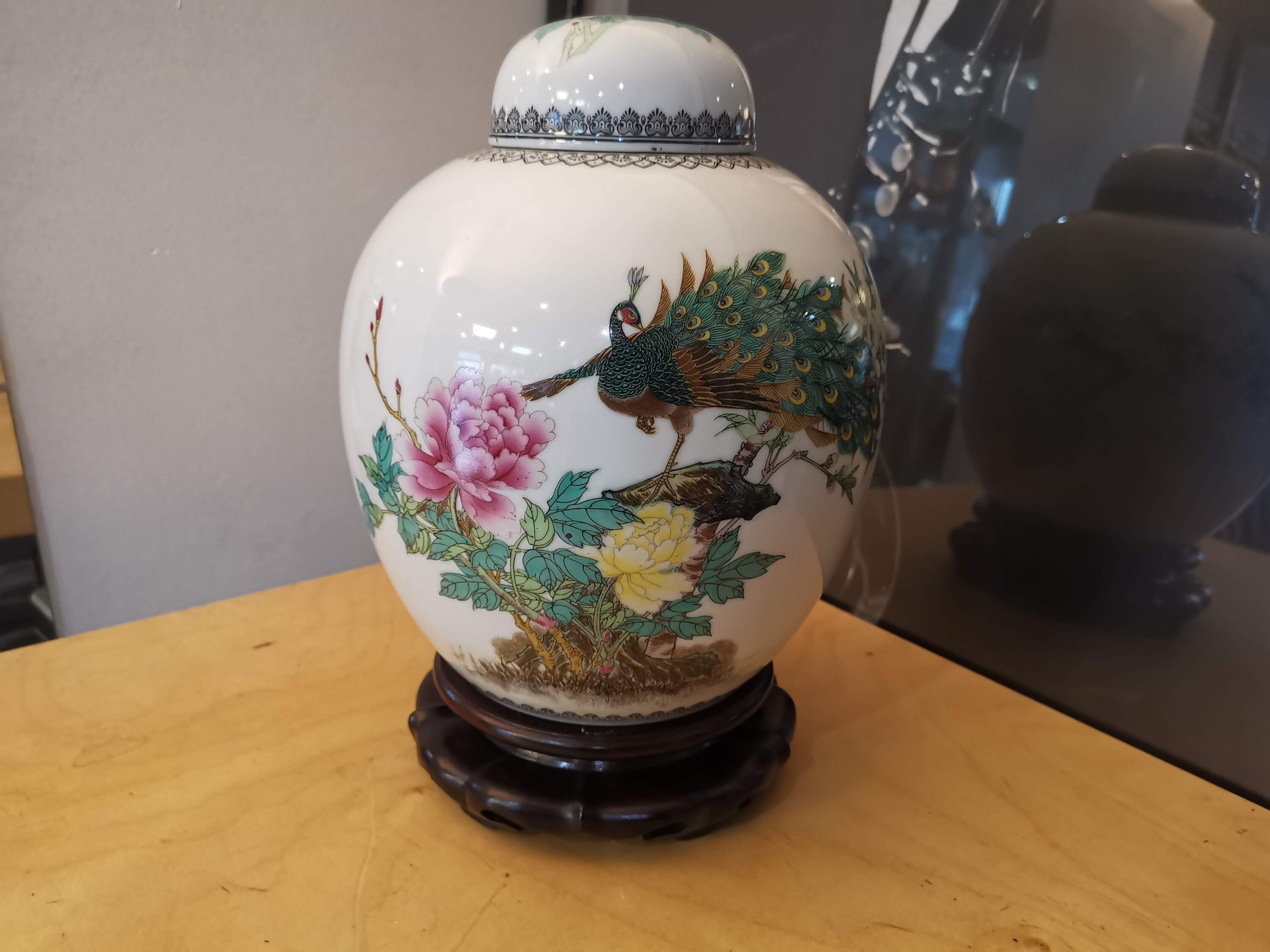 1950-70's 567 Chinese Jingdezhen Porcelain Vase Collector