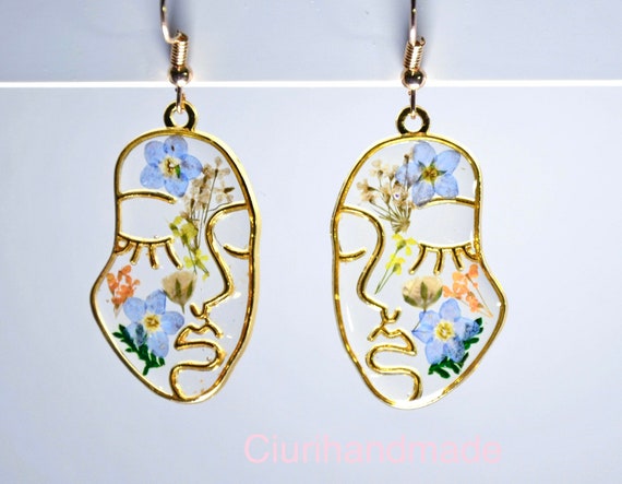 Orecchini in resina con fiori di non ti scordar di me e pizzo della regina fatti a mano orecchini astratti con fiori veri modello artistico