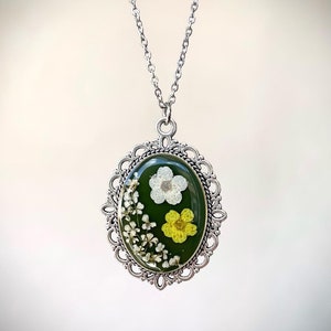 Forget-me-not flower necklace, resin jewel with Myosotis flowers