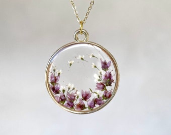 Collier fleur de myosotis, bijou en résine avec fleurs