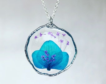 ヒマワリ　レジンネックレス UVレジンで作った本物のひまわりの花びらのネックレス。ゴールドの