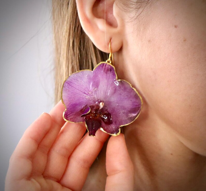 Natural resin orchid earrings, botanical jewelry with real orchids. Real lilac purple orchid jewelry, floral botanical earrings. image 3