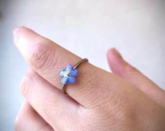 Resin ring with Forget-me-not flower, Ring with real flower. Steel floral ring. Jewel with real flowers, gift idea