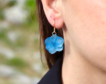 Resin and Aquamarine Hydrangea earrings, earrings with real hydrangea flowers, natural earrings with real dried flower, botanical jewel