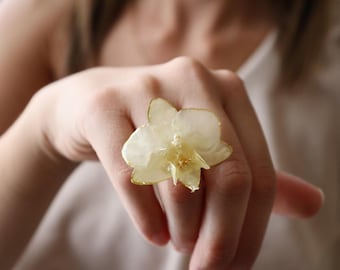 Anello Orchidea Vera in Resina Regolabile, Fiore Naturale Bianco o Viola, Gioiello Botanico Handmade, Regalo Donna Elegante anello con fiore