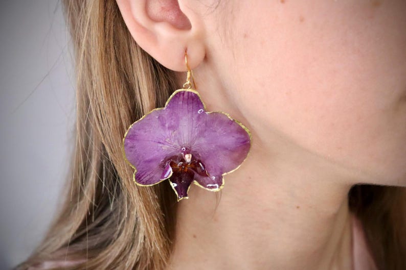Natural resin orchid earrings, botanical jewelry with real orchids. Real lilac purple orchid jewelry, floral botanical earrings. image 5
