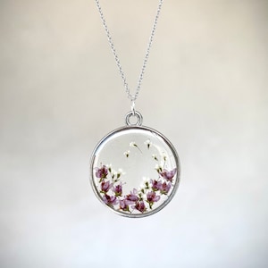 Collier fleur de myosotis, bijou en résine avec fleurs image 3