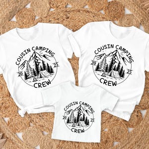 Camiseta de Campamento de Primos 2025, camiseta de equipo de acampada, camiseta a juego para vacaciones familiares, camisetas para viajes de acampada familiar, camisetas a juego para viajes de acampada infantil
