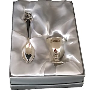 Cadeau personnalisé pour enfant : coquetier et cuillère en argent, idéal pour toutes les occasions : un nouveau-né, Pâques, un baptême, un baptême ou toute autre occasion image 1