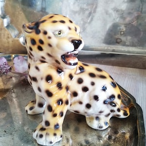 Small Ronzan Leopard figure, sitting vintage from the 1970s midcentury retro Italy
