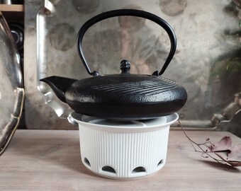 Stove groove design in white warmers practical and timeless, suitable for different jugs geometric vintage