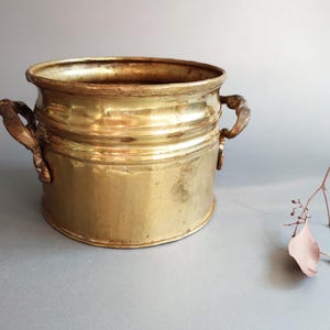 Solid brass planter for houseplants with 2 handles, vintage GILDE Handwerk West Germany 1970s-1960s, excellent condition, handmade