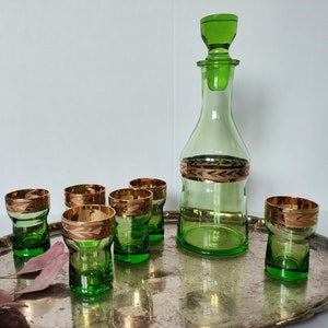 SET carafe + 6 glasses for liqueur in green with rose gold decoration gold braid Simple geometric stylized 1960s 1970s