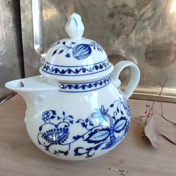 1 liter coffee pot real cobalt blue onion pattern 80s Indian blue vintage blue white, KAHLA made in DDR Germany