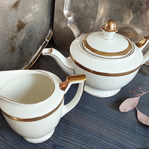 ART DECO antique coffee or tea pot with gold rim, 40s, porcelain from Germany, excellent condition