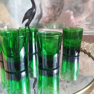 Small vintage glasses set with 5pcs. Color Green Emerald Green 1950-1960