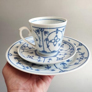 Trío de flores de paja azules y blancas, diseño sencillo, Winterling Jäger, porcelana Eisenberg de la RDA, cobalto auténtico, vintage, en perfecto estado, como nuevo.