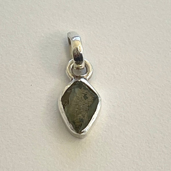 Czech Moldavite , Rough Stone Pendan, Natural Gemstone 925 Solid Sterling Silver Handmade Jewelry Pendant, Czech Republic Moldavite