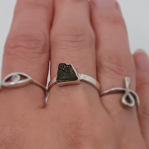 925 Silver ring with beautiful piece of raw Moldavite, 100% handmade ring, Natural Moldavite Rough Ring, czech republic Molavite Ring
