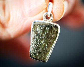 Transformation stone, Genuine Moldavite Rough pendant, 100% Natural With Certified Gemstone, From Czech Republic, 925 Sterling Silver,